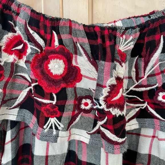 Francesca’s Off-the-Shoulder Flowy Plaid Top, Size Small, NWOT - Picture 2 of 7